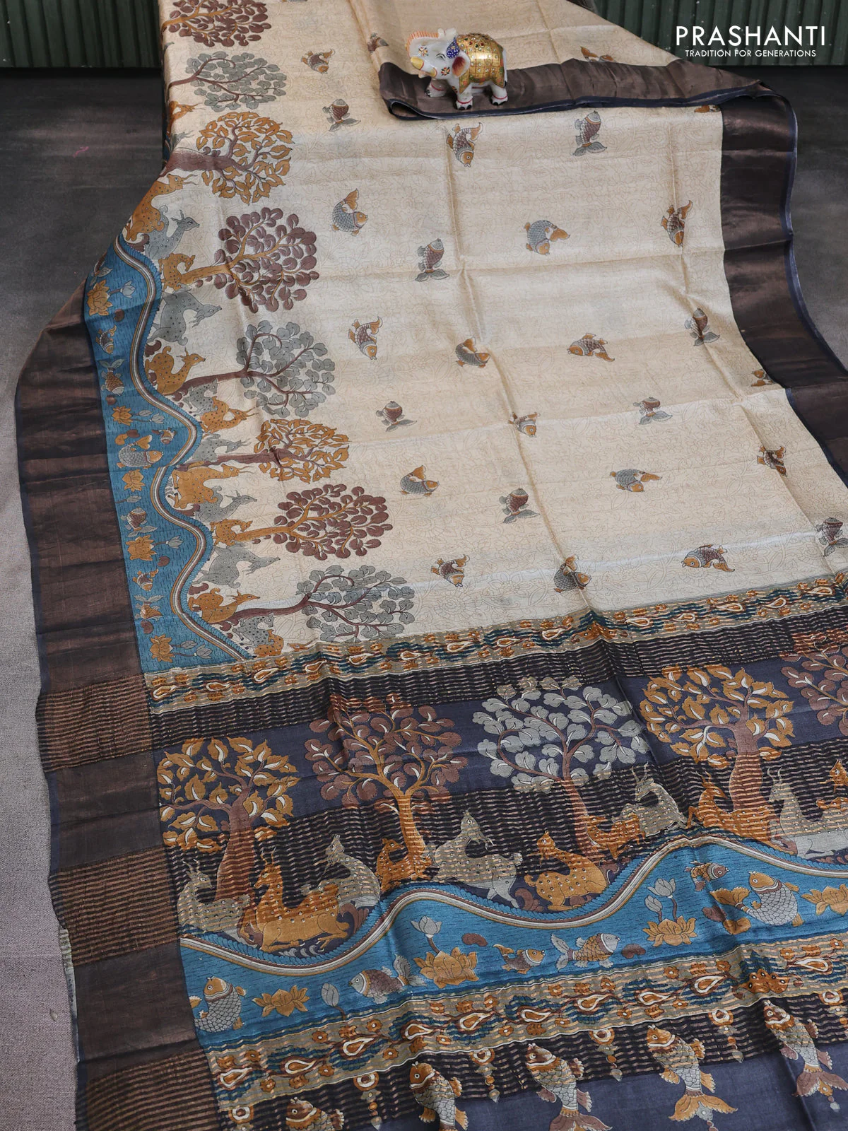 Pure tussar saree beige and grey shade with allover prints and zari woven border - Image 2